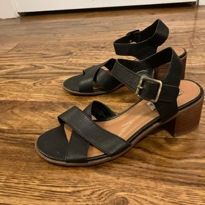 Steve Madden black rylen sandals